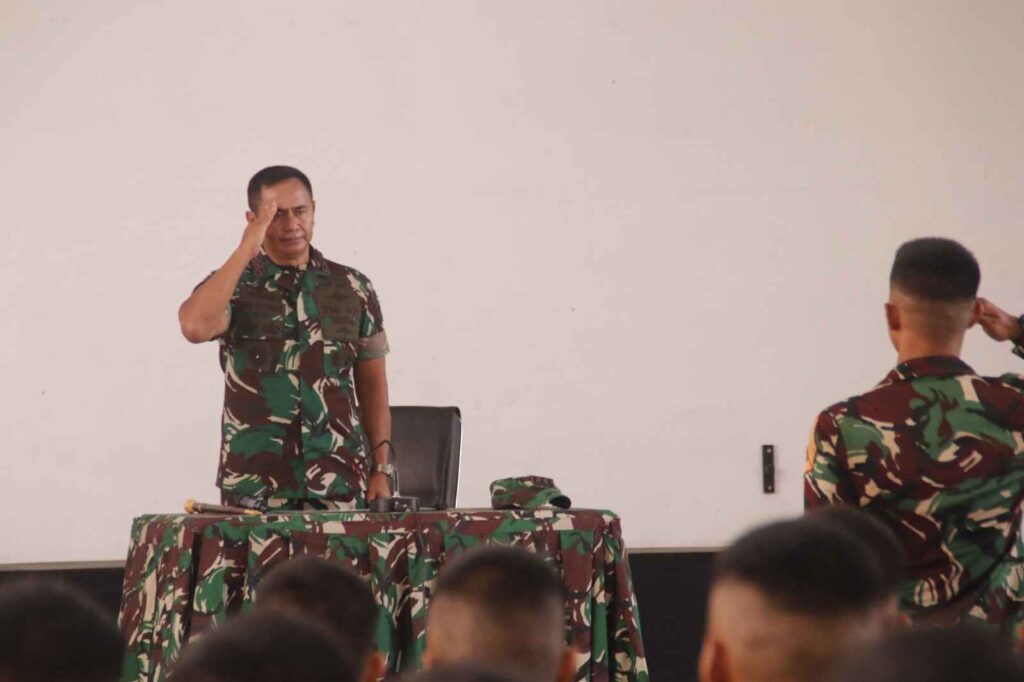 Danpussenif Berikan Pengarahan kepada Siswa Prodi Dikcabpaif Taruna Akmil Tingkat IV TA 2024 di Cipatat